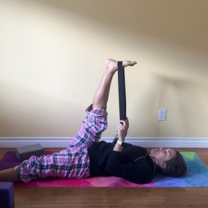 leg raise with yoga strap R